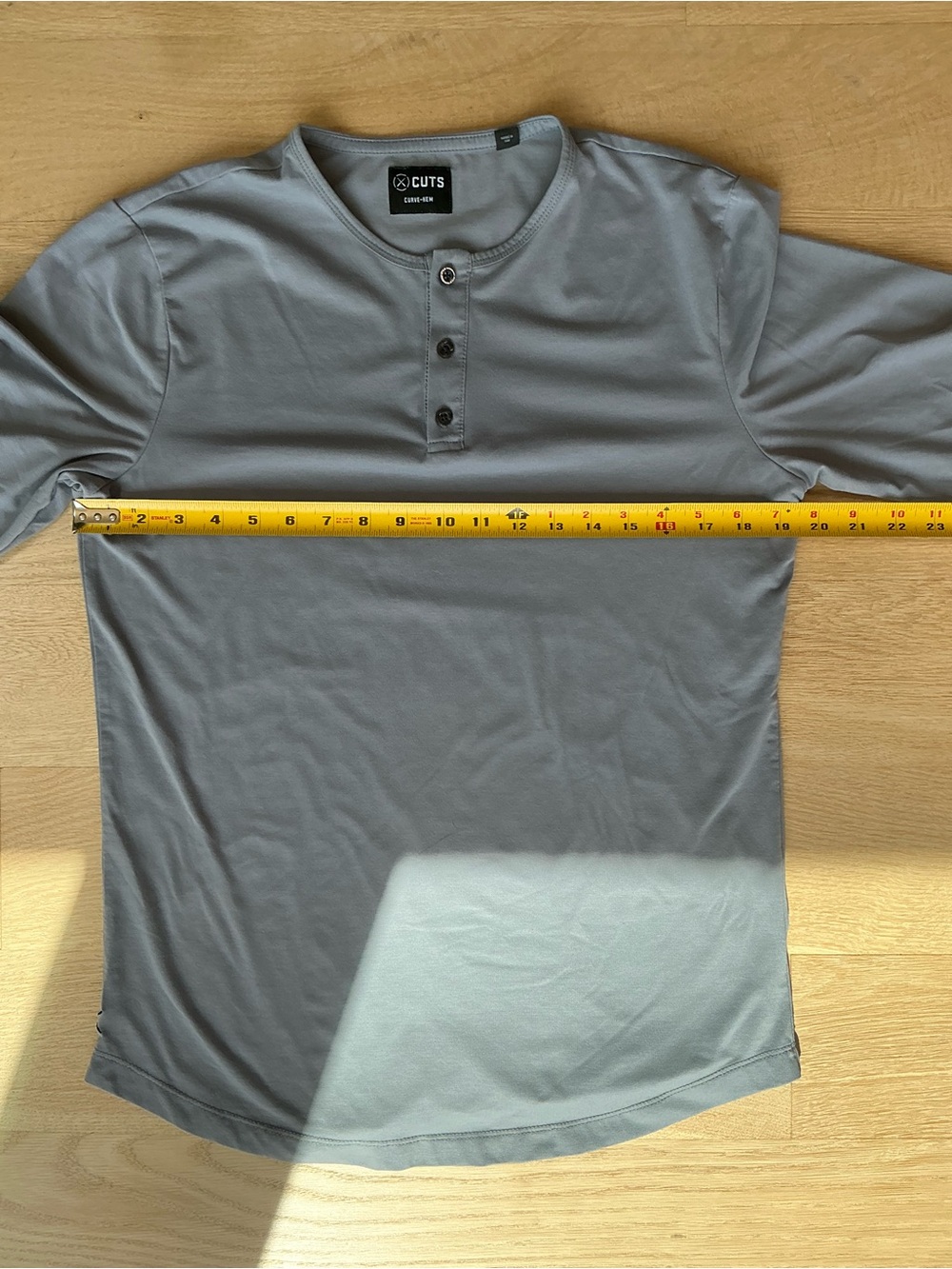 CUTS 2 Shirt Bundle Grey & Black Curve-Hem Long Sleeve Henley Men’s Size Medium - Picture 9 of 15